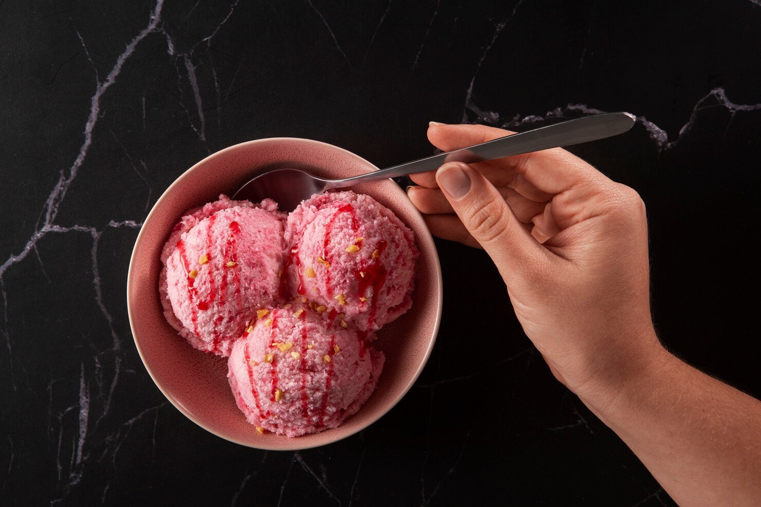 Receita de sorvete caseiro com gelatina fácil e rápida