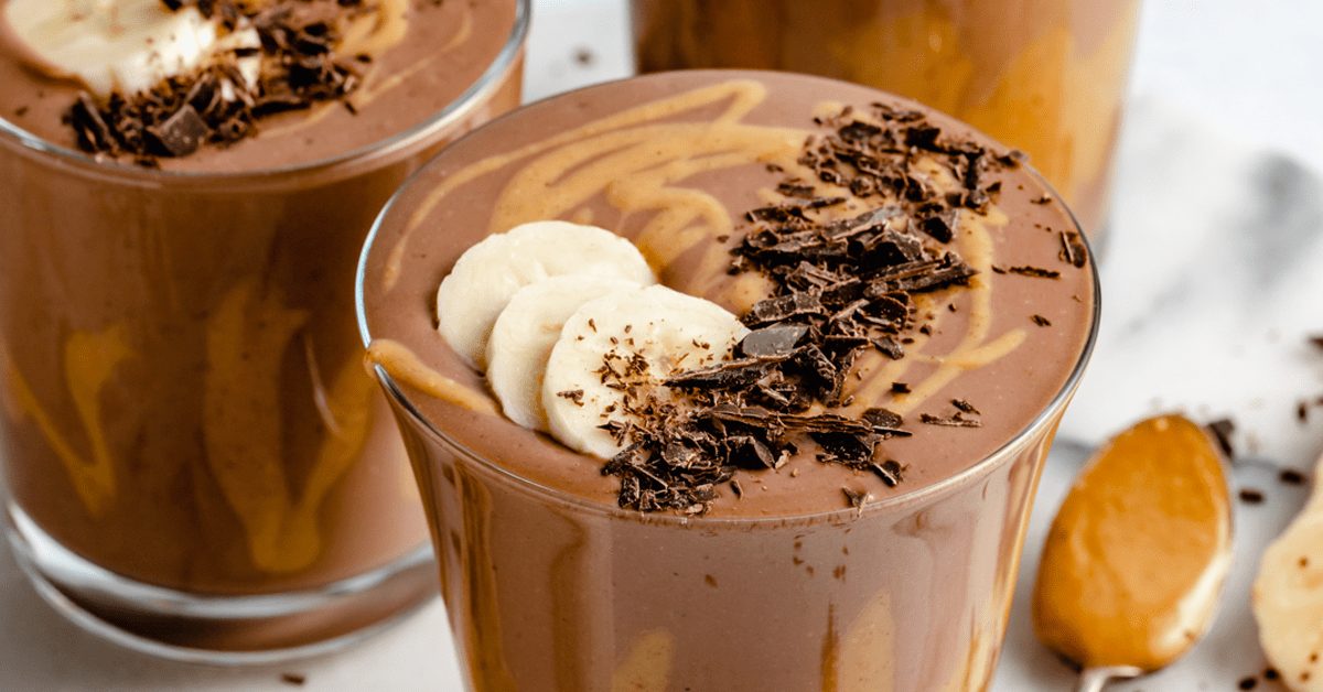 Smoothie de banana com manteiga de amendoim de chocolate